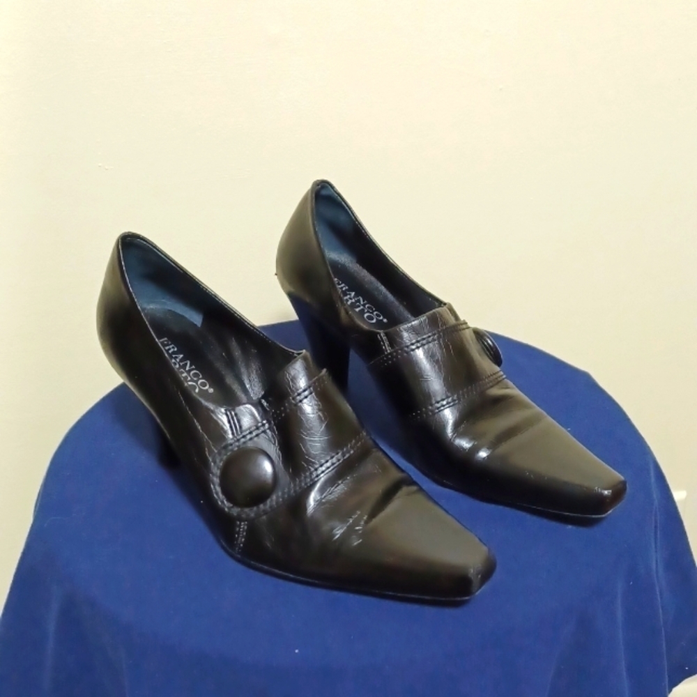 FRANCO SARTO WOMENS SHOES SIZE 7 IN A BEAUTIFUL BLACK 3 IN. HEEL